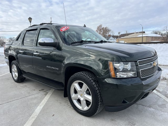 2013 Chevrolet Avalanche LS's photo