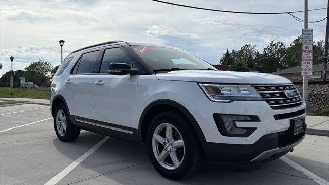 2017 Ford Explorer XLT 4WD's photo
