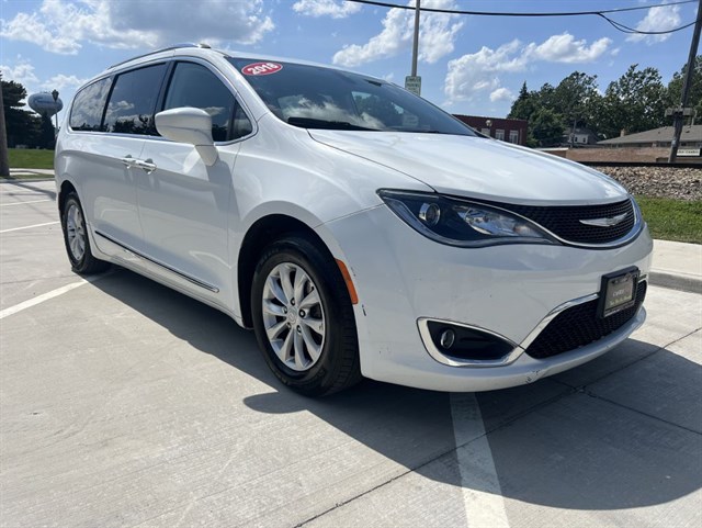 2018 Chrysler Pacifica Touring L Plus's photo