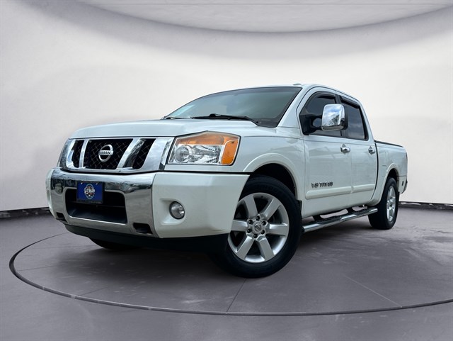 2013 Nissan Titan SL's photo