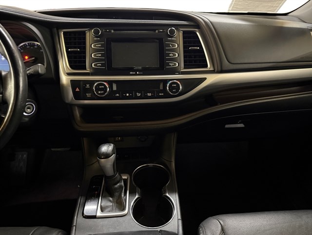 2015 Toyota Highlander LE - Photo 12