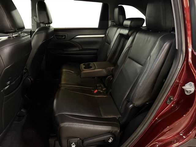 2015 Toyota Highlander LE - Photo 14
