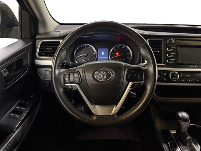 2015 Toyota Highlander LE - Photo 11