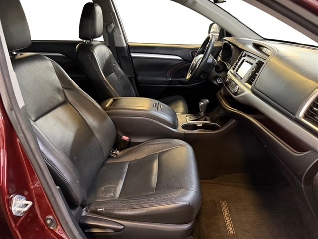 2015 Toyota Highlander LE - Photo 13