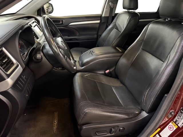 2015 Toyota Highlander LE - Photo 10