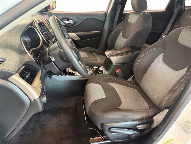 2018 Jeep Cherokee Latitude - Photo 10