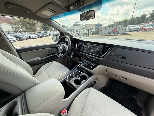 Kia Sedona photo 21