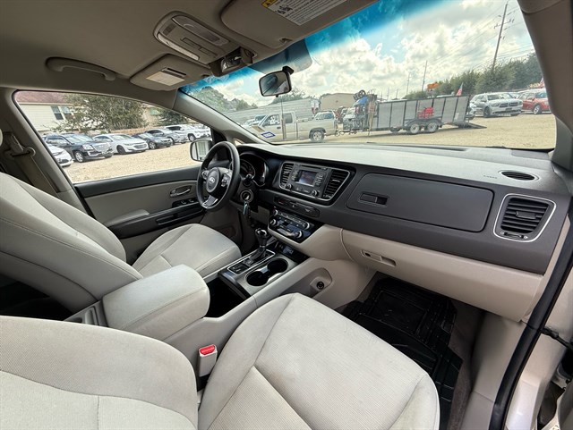 Kia Sedona photo 13