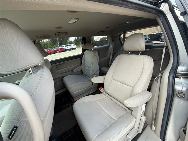 Kia Sedona photo 11