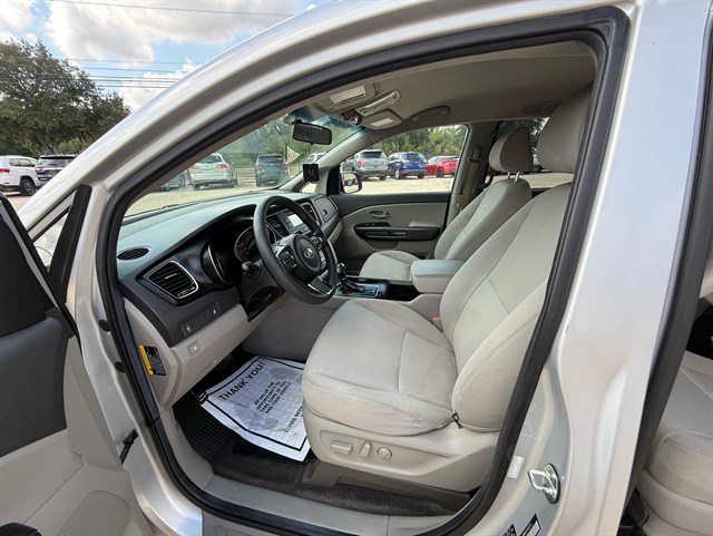Kia Sedona photo 8