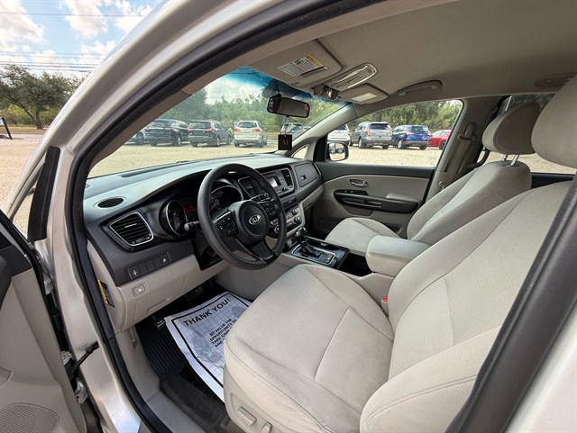 Kia Sedona photo 17