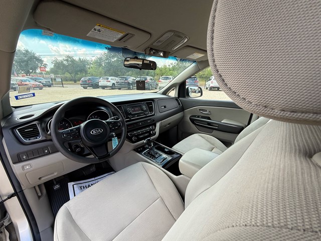 Kia Sedona photo 10
