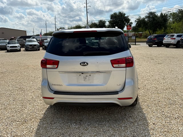 Kia Sedona photo 9