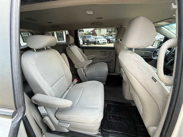 Kia Sedona photo 20
