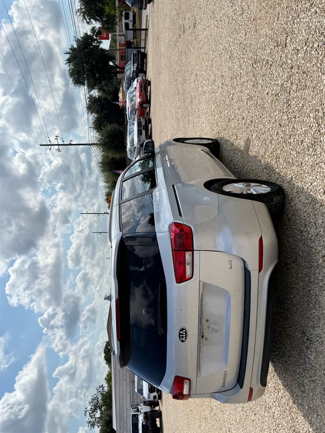 Kia Sedona photo 2