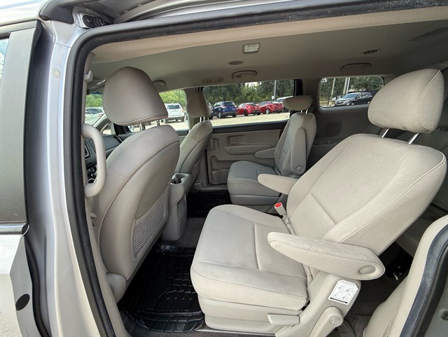 Kia Sedona photo 4