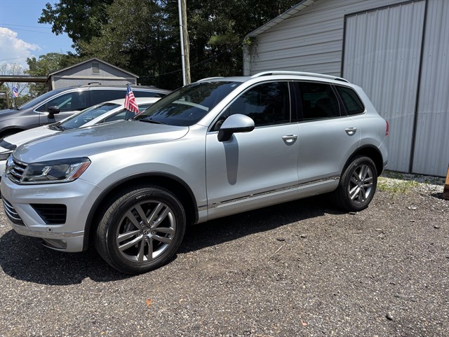 2016 Volkswagen Touareg Lux's photo