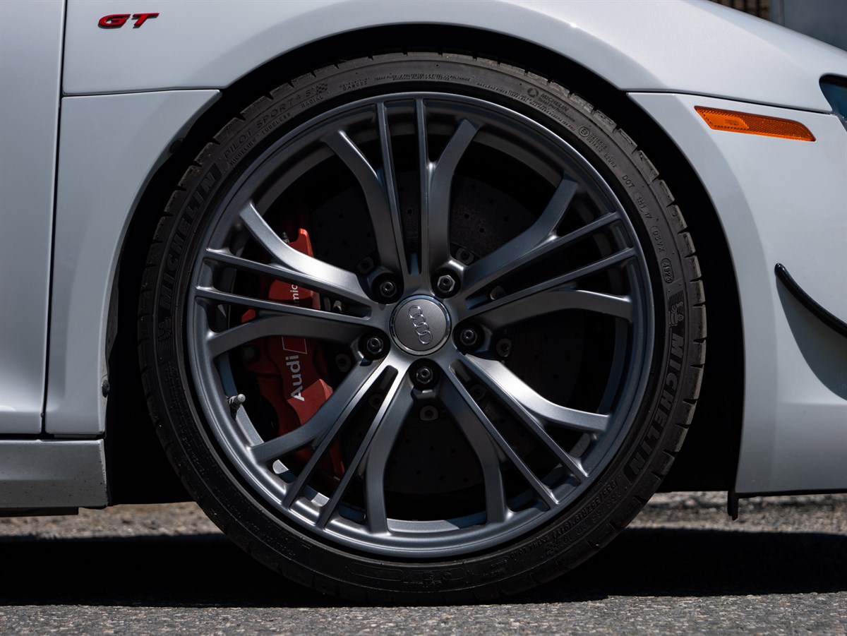2012 Audi R8 5.2 Coupe Quattro photo 16
