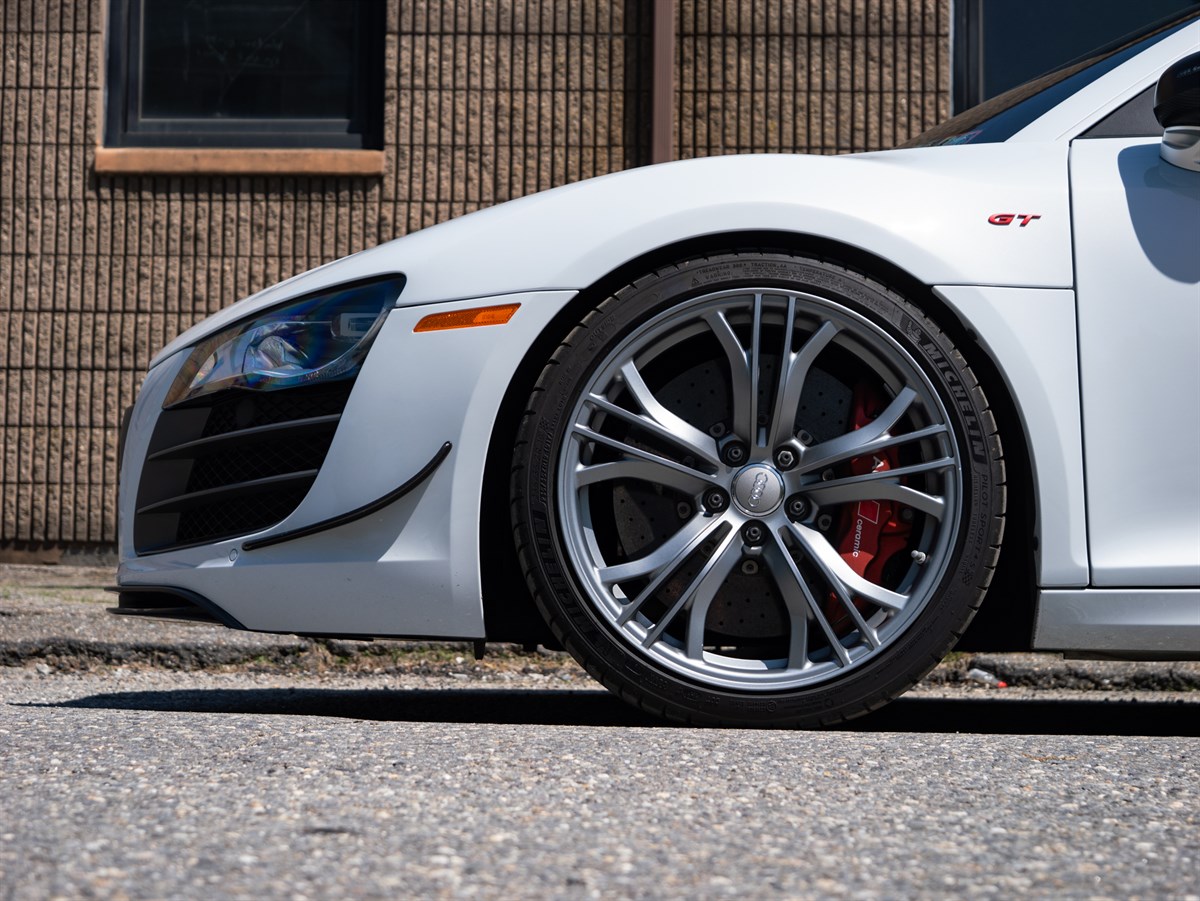 2012 Audi R8 5.2 Coupe Quattro photo 22