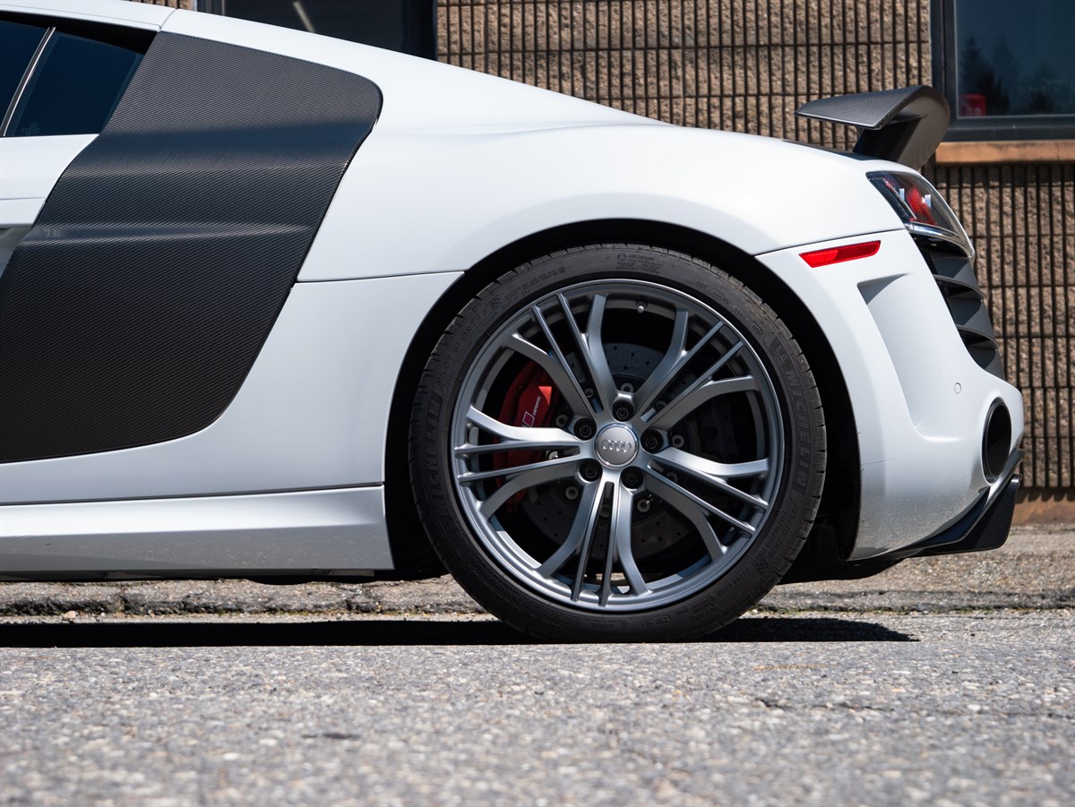2012 Audi R8 5.2 Coupe Quattro photo 23