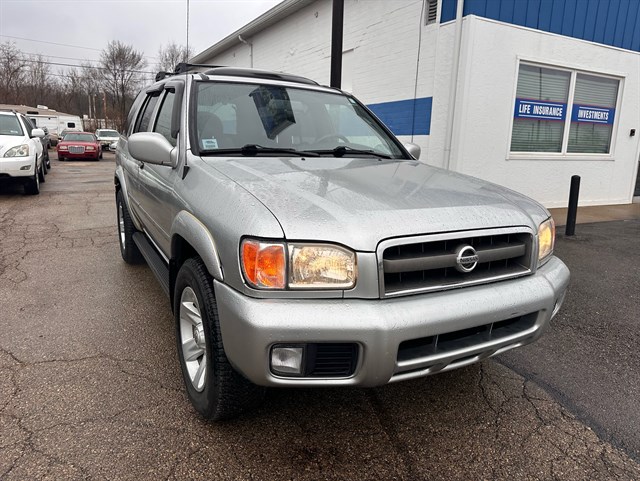 2002 Nissan Pathfinder LE