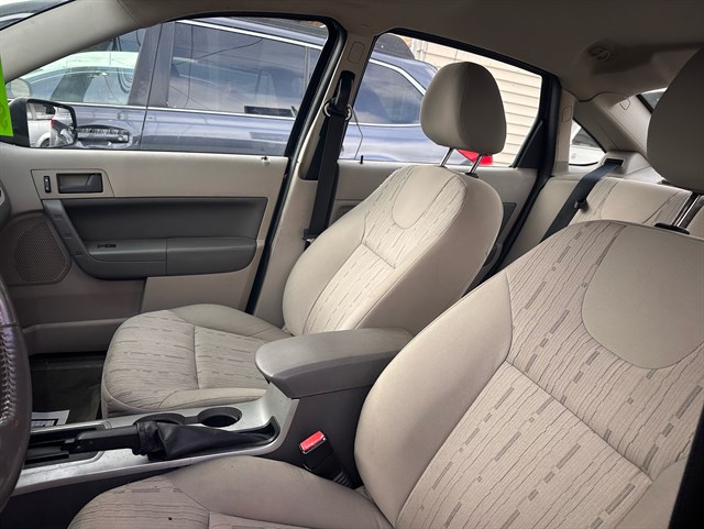 2008 Ford Focus SE - Photo 14