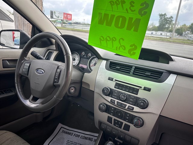2008 Ford Focus SE - Photo 12