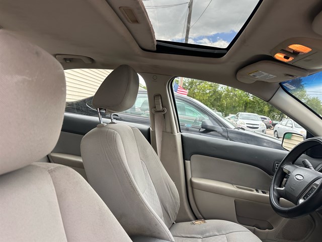2010 Ford Fusion SE - Photo 16