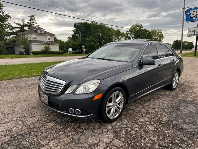 2010 Mercedes-Benz E-Class's photo