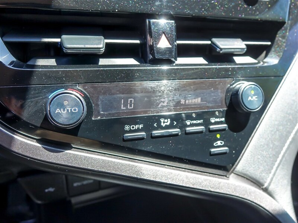 2021 Toyota Camry SE photo 16