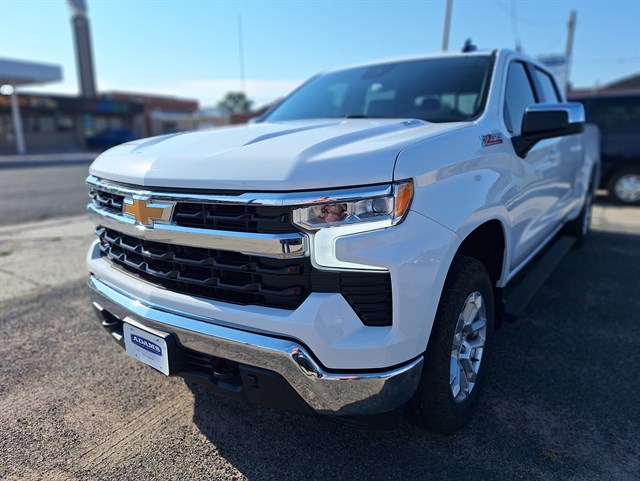 2024 Chevrolet Silverado 1500 LT's photo