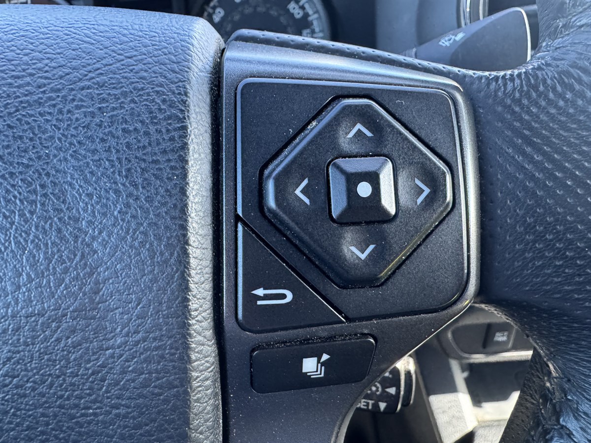 2017 Toyota Tacoma TRD Sport photo 19