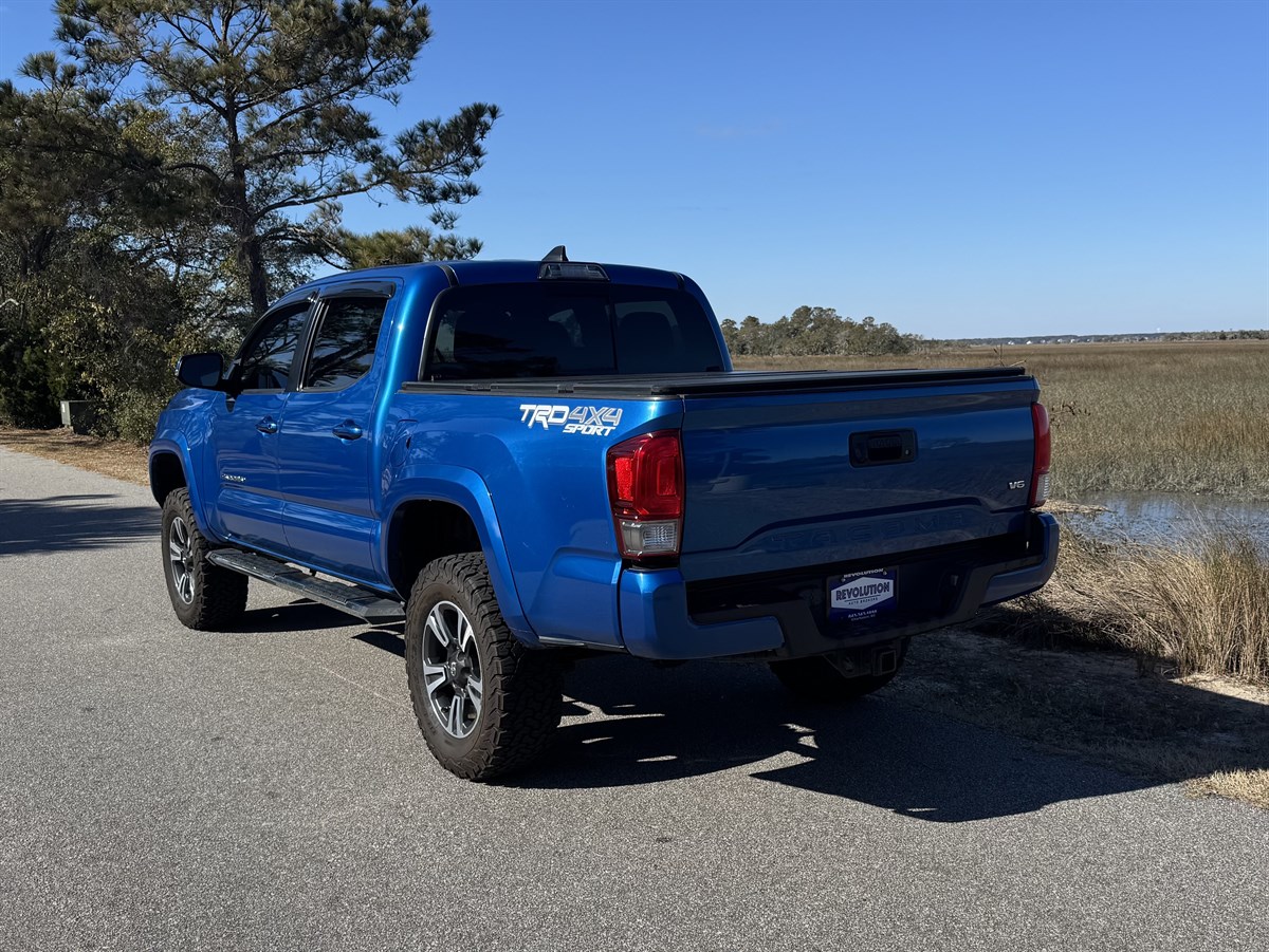 2017 Toyota Tacoma TRD Sport photo 6