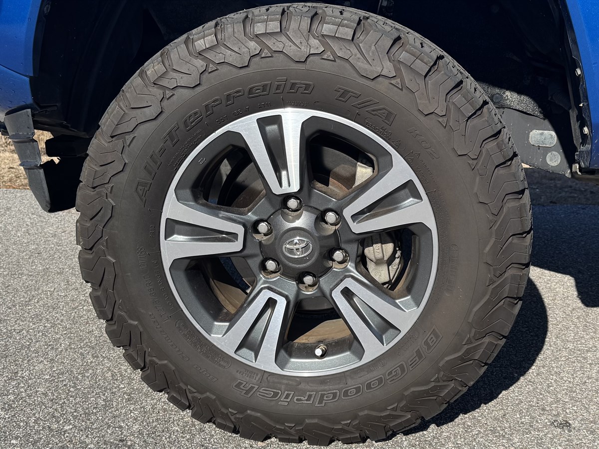 2017 Toyota Tacoma TRD Sport photo 43
