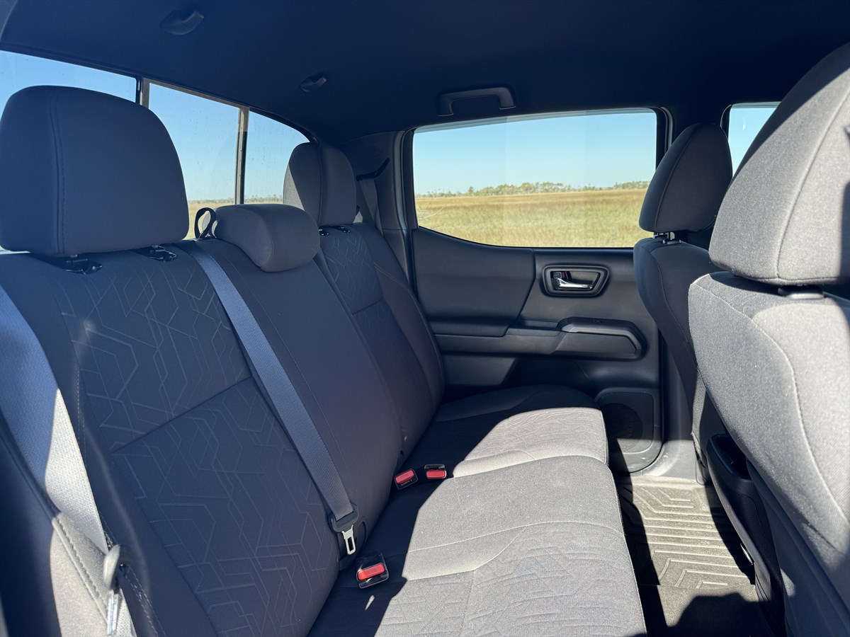2017 Toyota Tacoma TRD Sport photo 32