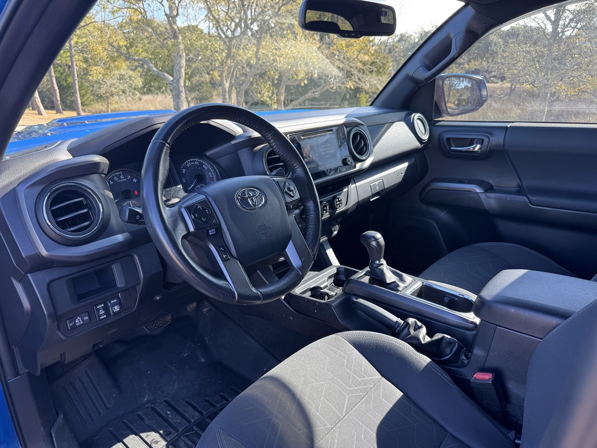2017 Toyota Tacoma TRD Sport photo 15