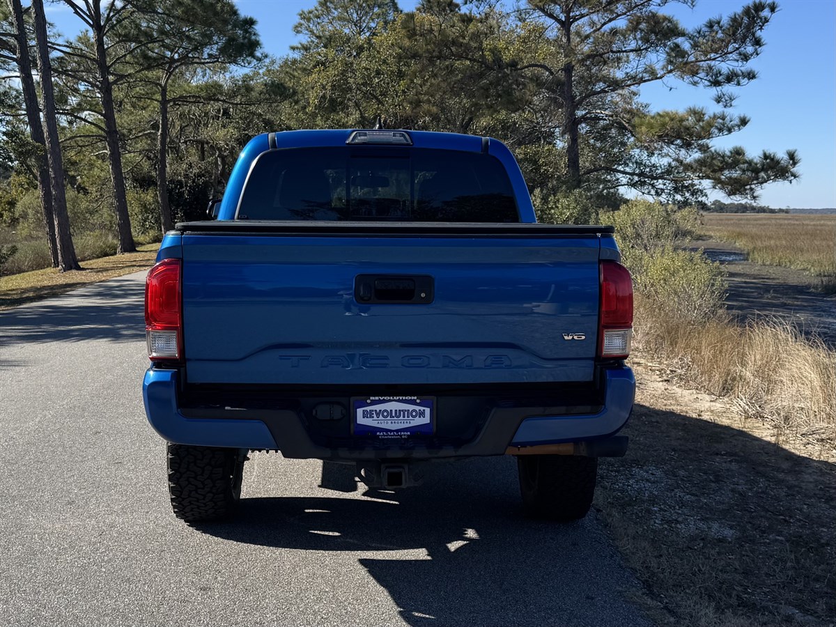 2017 Toyota Tacoma TRD Sport photo 8