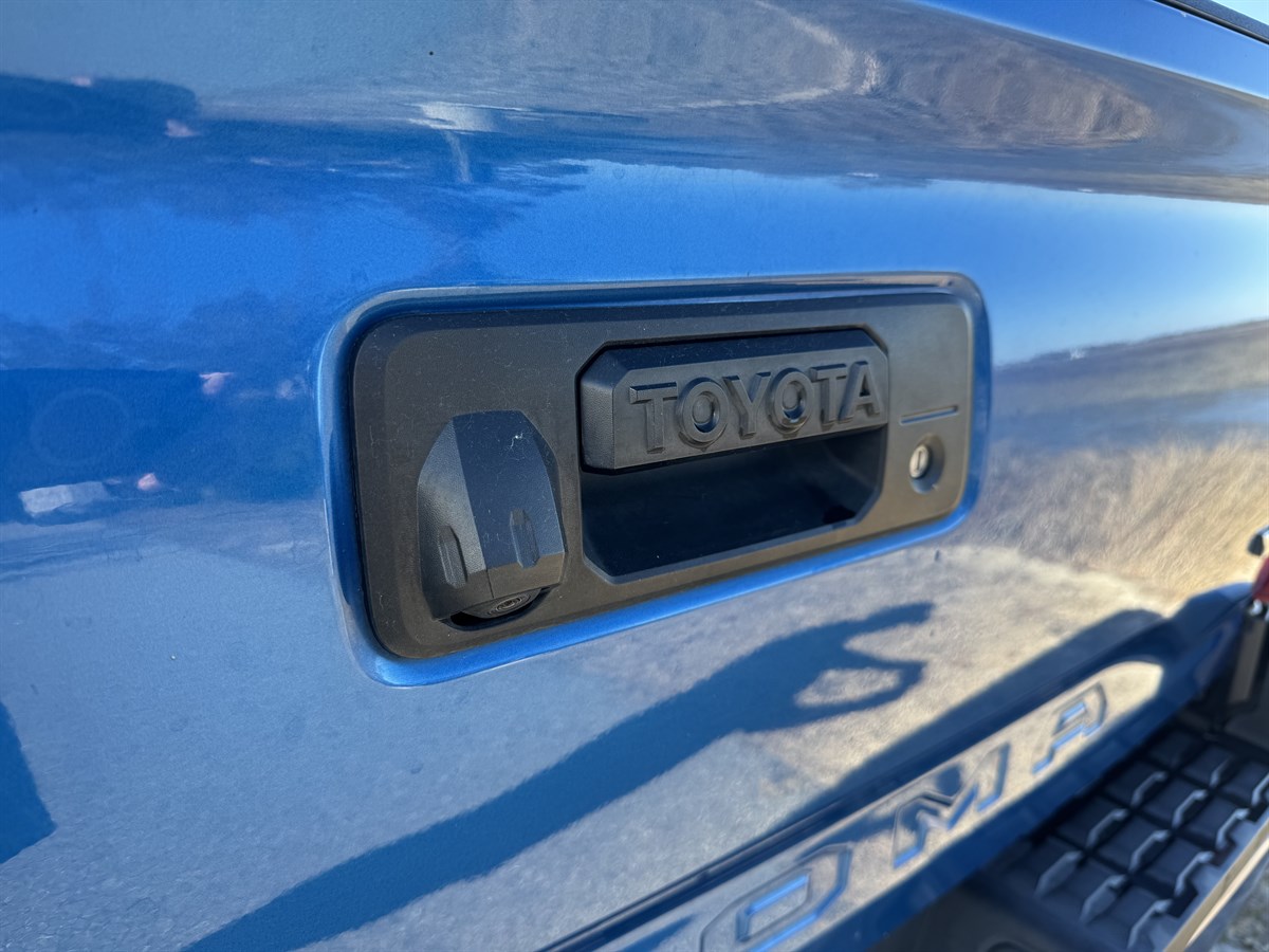 2017 Toyota Tacoma TRD Sport photo 36