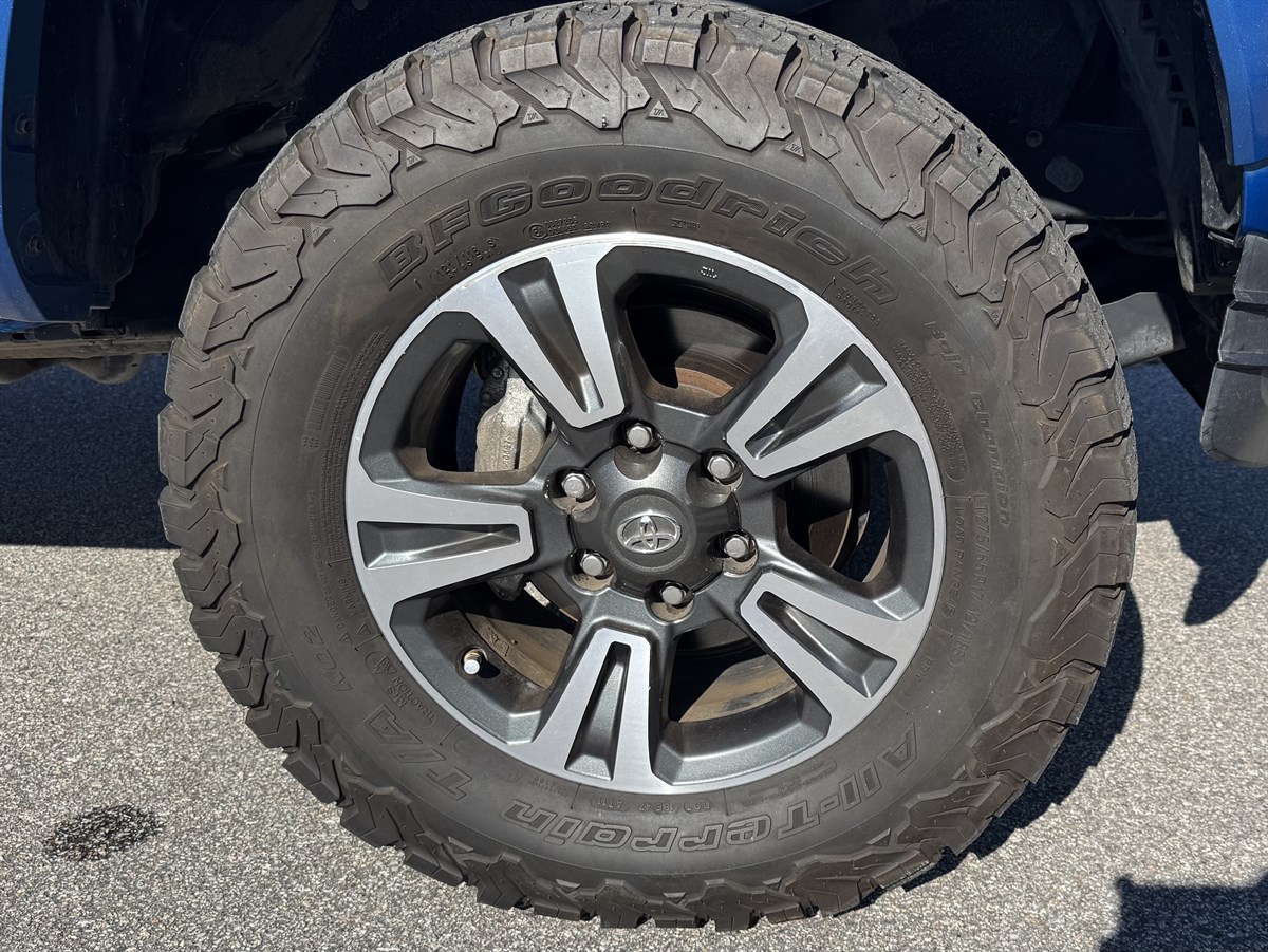 2017 Toyota Tacoma TRD Sport photo 40
