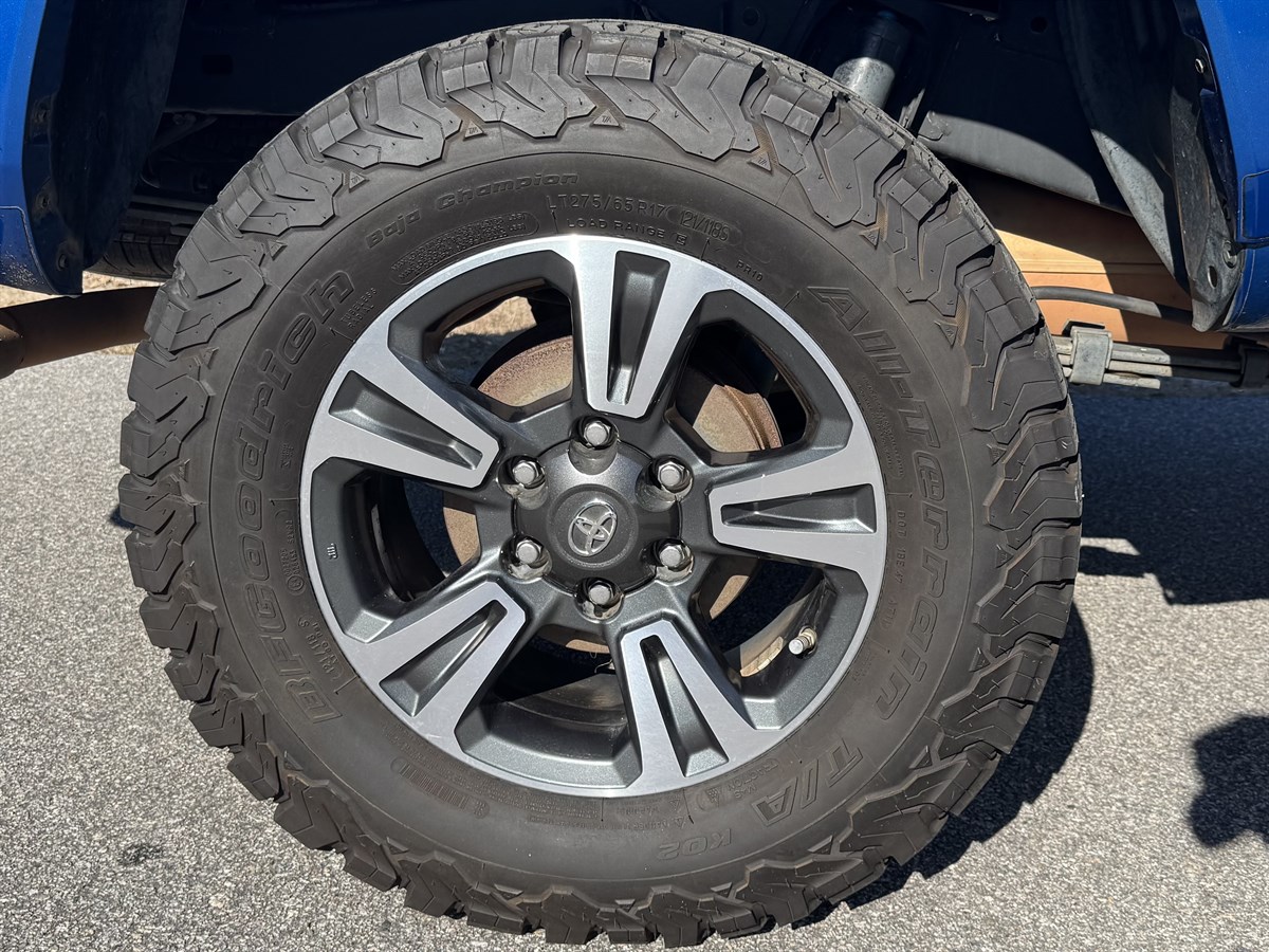 2017 Toyota Tacoma TRD Sport photo 42