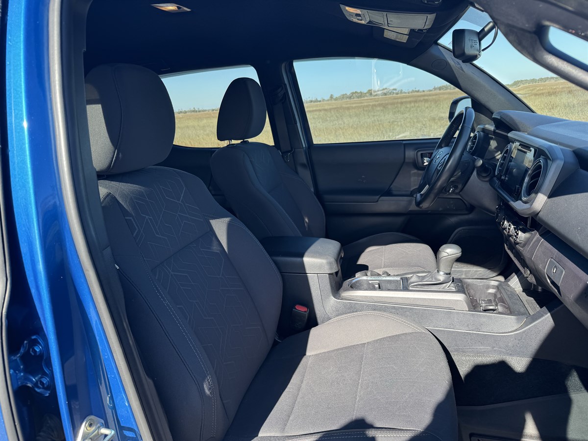 2017 Toyota Tacoma TRD Sport photo 31