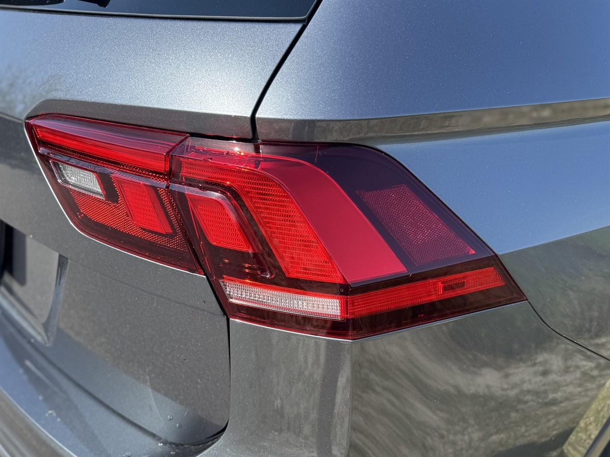2022 Volkswagen Tiguan SE photo 32