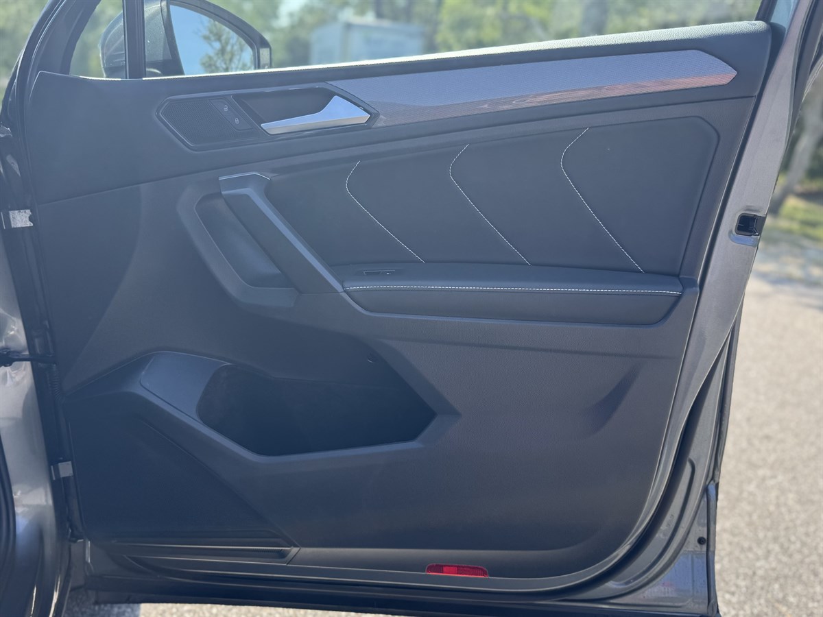 2022 Volkswagen Tiguan SE photo 37
