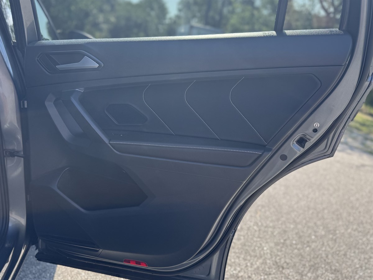 2022 Volkswagen Tiguan SE photo 38
