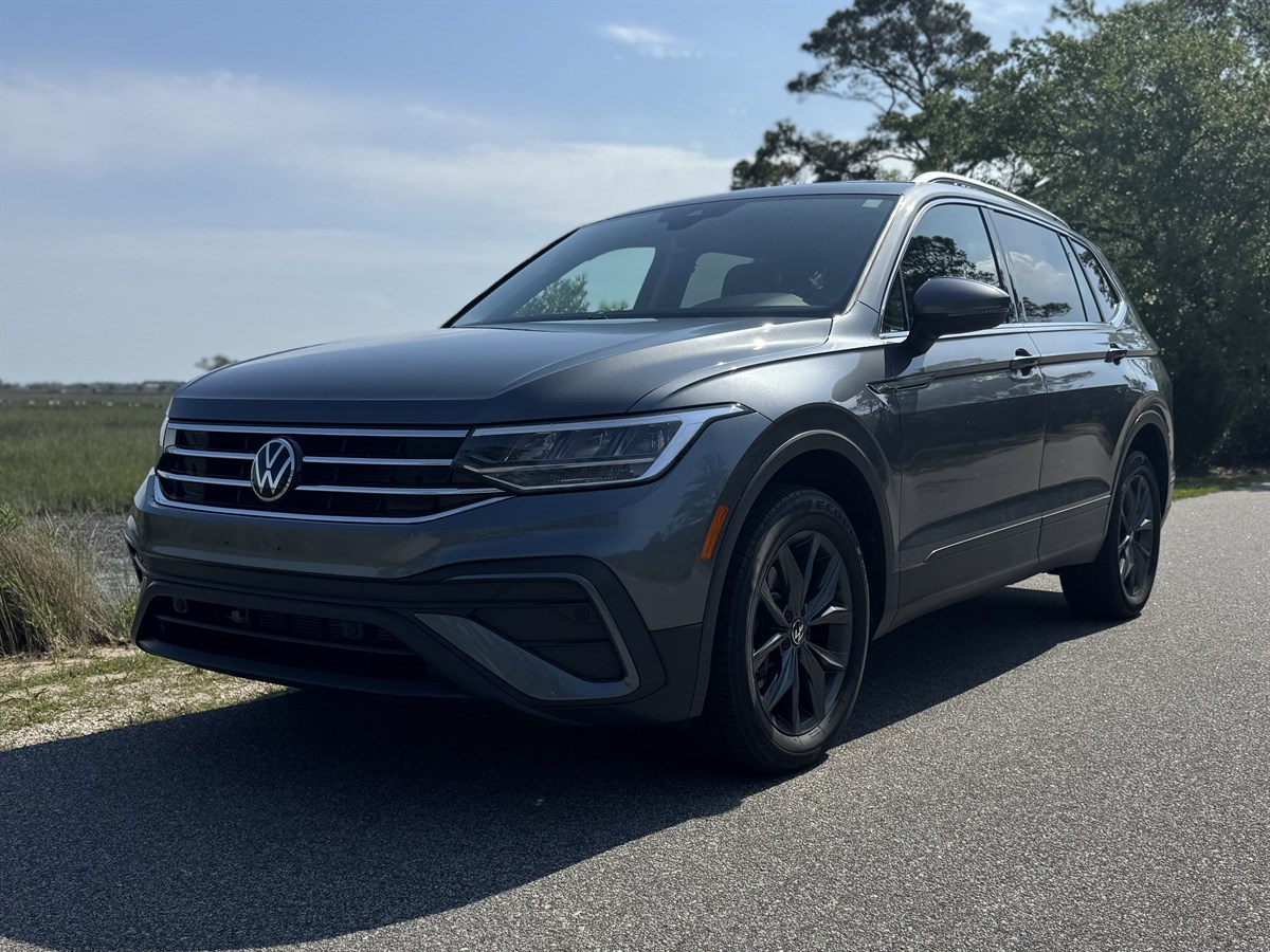 2022 Volkswagen Tiguan SE photo 2