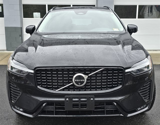 2025 Volvo XC60 B5 Plus Dark AWD's photo