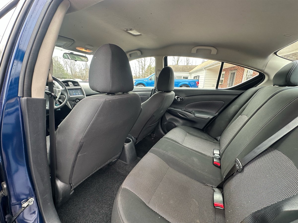 2019 Nissan Versa 1.6 SV Sedan photo 9