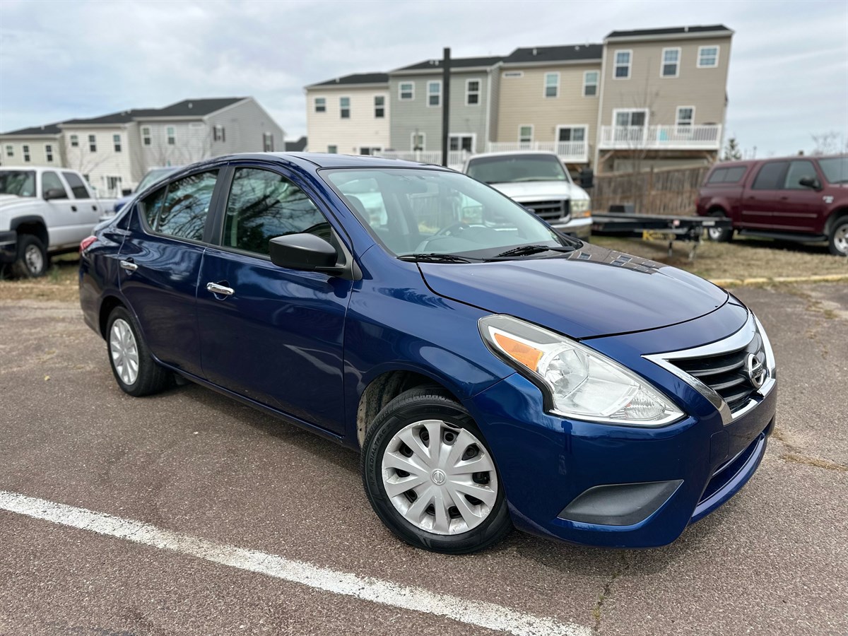 2019 Nissan Versa 1.6 SV Sedan photo 2