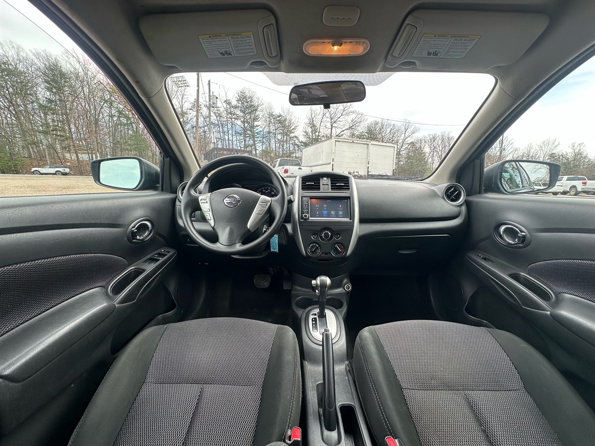 2019 Nissan Versa 1.6 SV Sedan photo 10