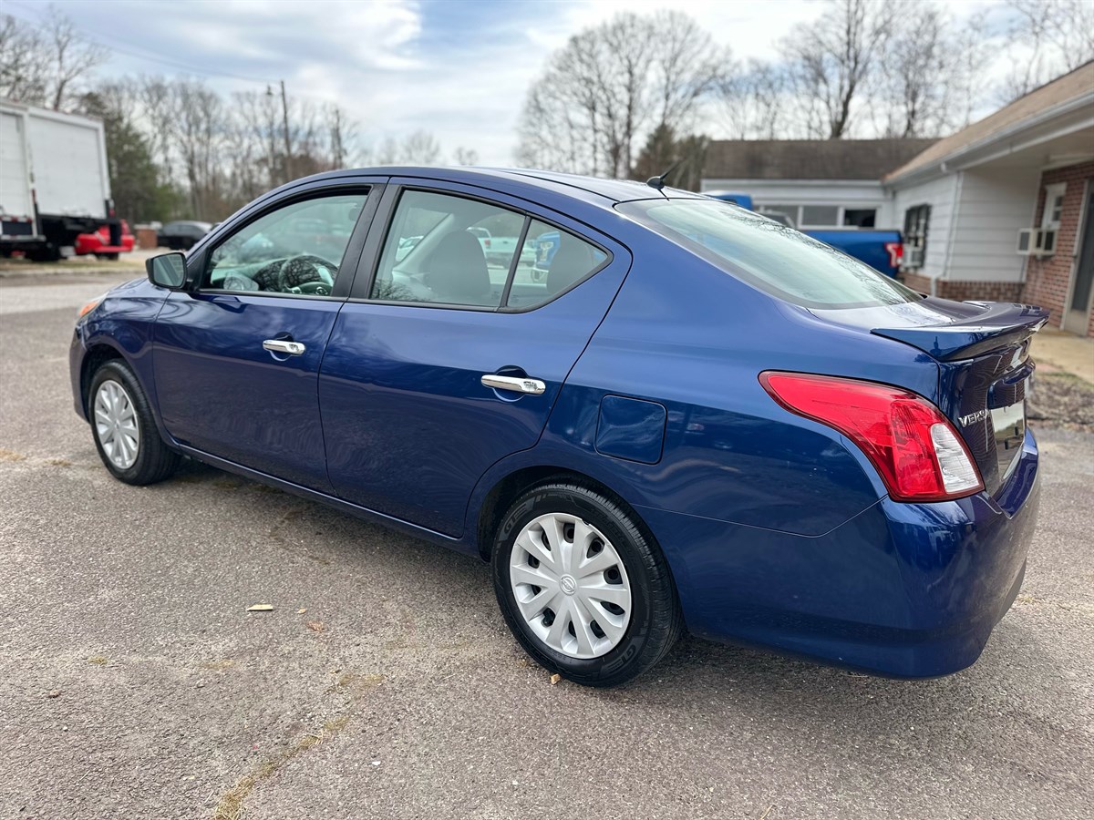 2019 Nissan Versa 1.6 SV Sedan photo 3